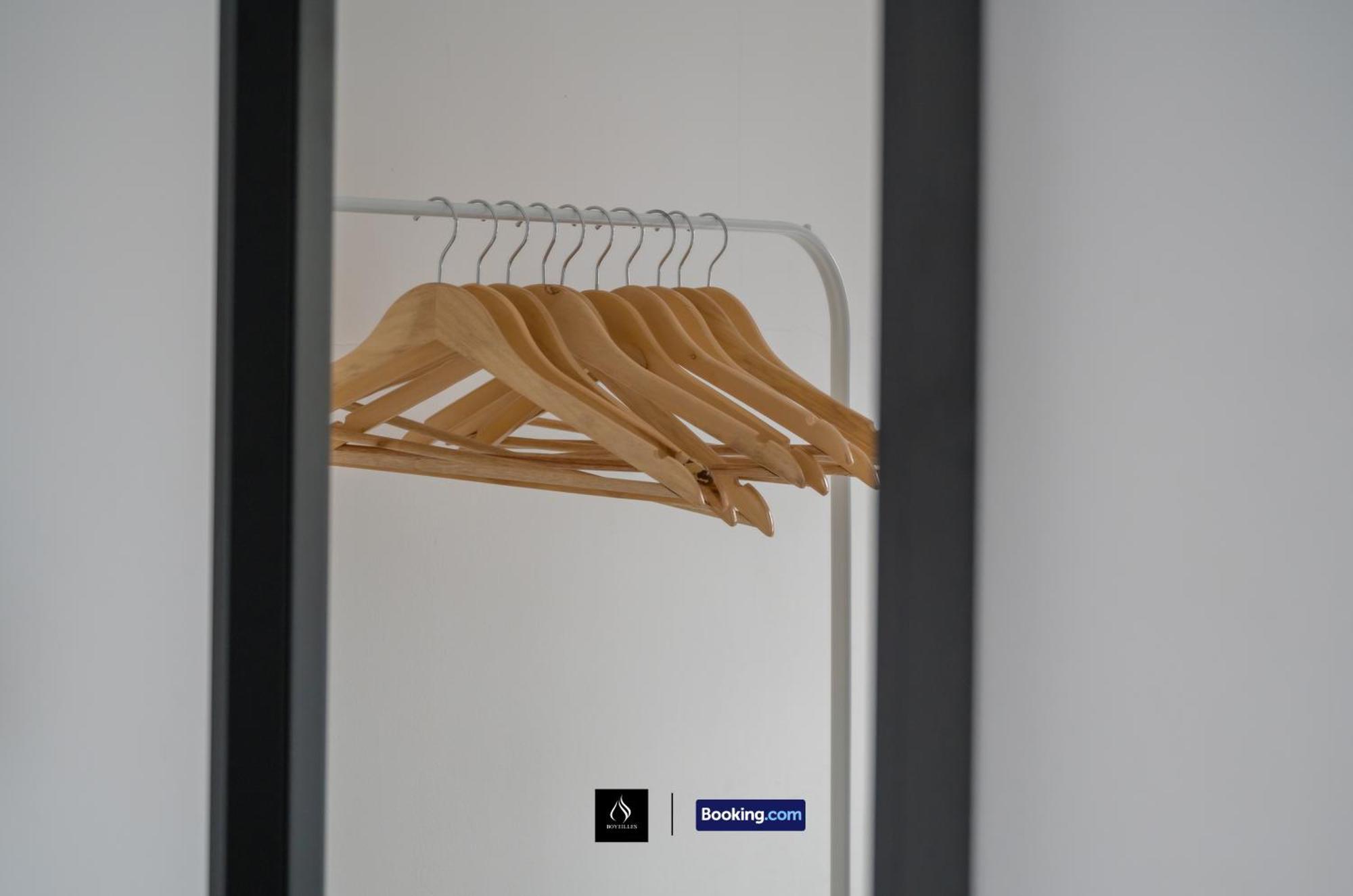 2 Bed House By Boyeilles Apartments Short Lets & Serviced Accommodation Belfast With Balcony & Free Parking Exterior foto