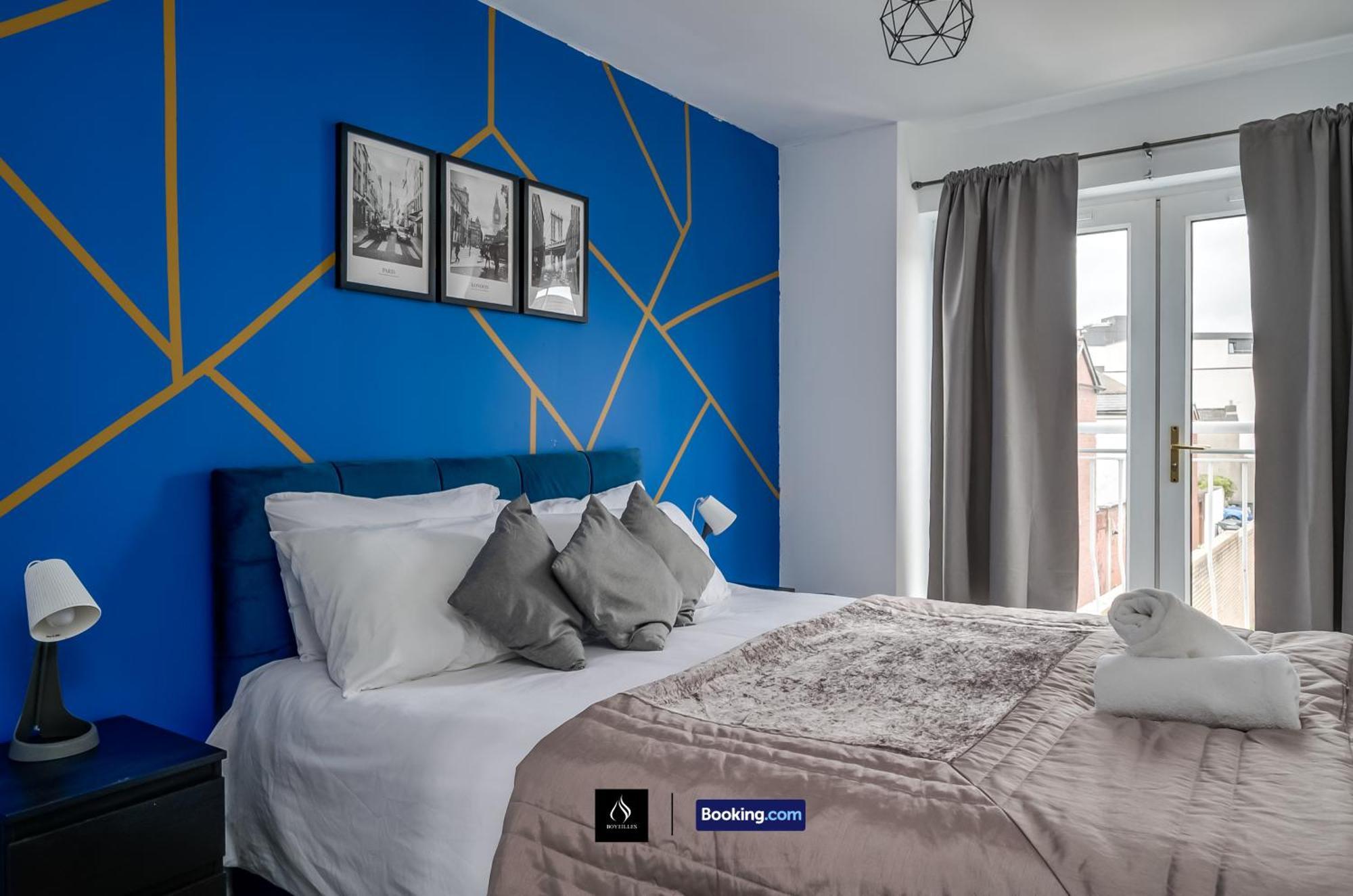 2 Bed House By Boyeilles Apartments Short Lets & Serviced Accommodation Belfast With Balcony & Free Parking Exterior foto